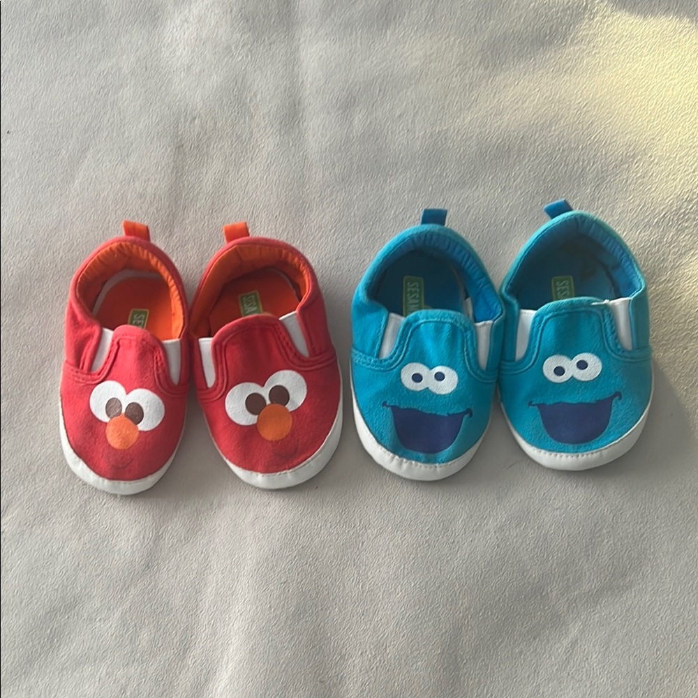 Sesame Street Elmo Red and Cookie Monster Blue Kids Slippers